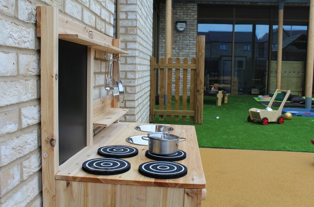 Child play area with cooking station