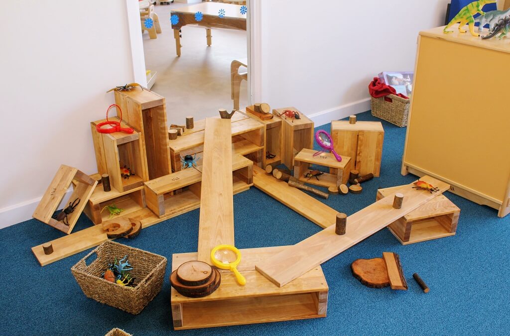 Kryty plac zabaw dla dzieci w przedszkolu